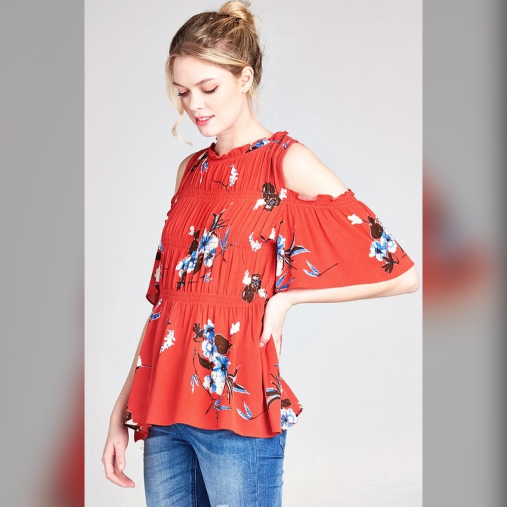 LAST 1! ❤️ Red Smocked Detail Floral Top! - Picture 1 of 4